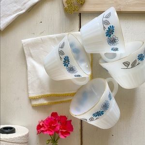 Set: vintage Termocrisa milk glass coffee/tea mugs
